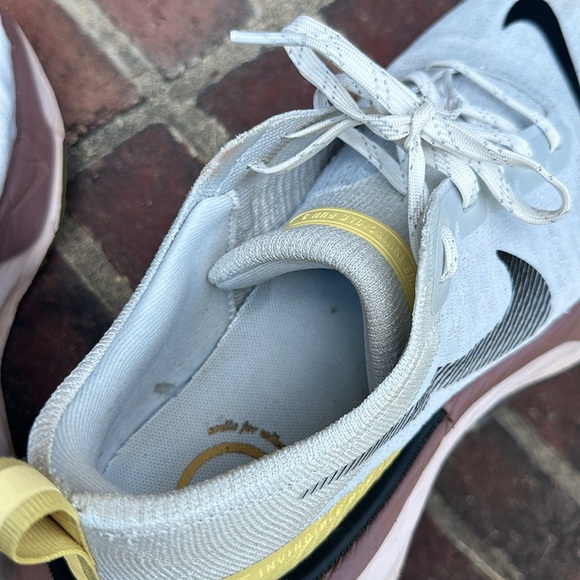 Women’s Nike invincible 3 size 9.5 - Picture 8 of 11